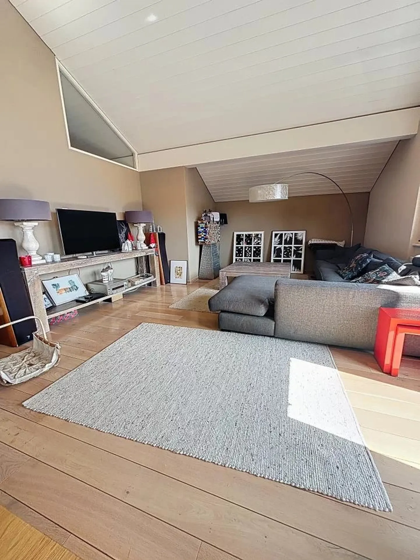 Exclusivité - Superbe attique de 5.5 pièces avec vue imprenable sur les montagne - Foto 4 di 15