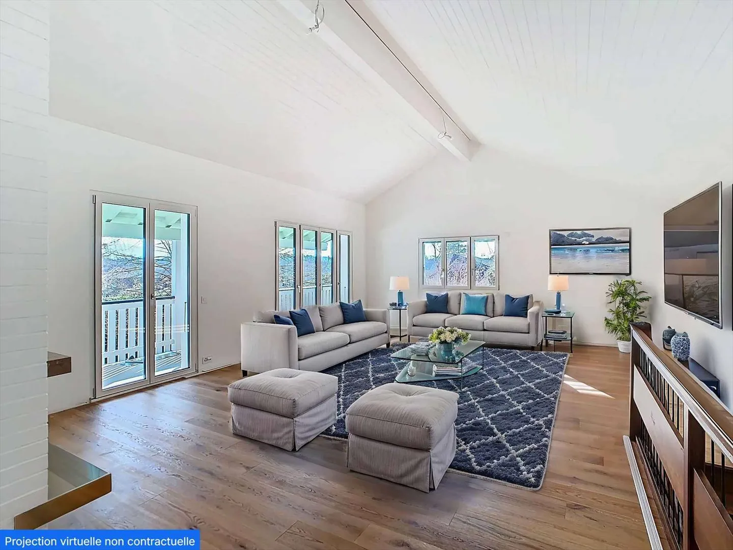 Fully renovated individual villa with pool - Photo 2 of 3