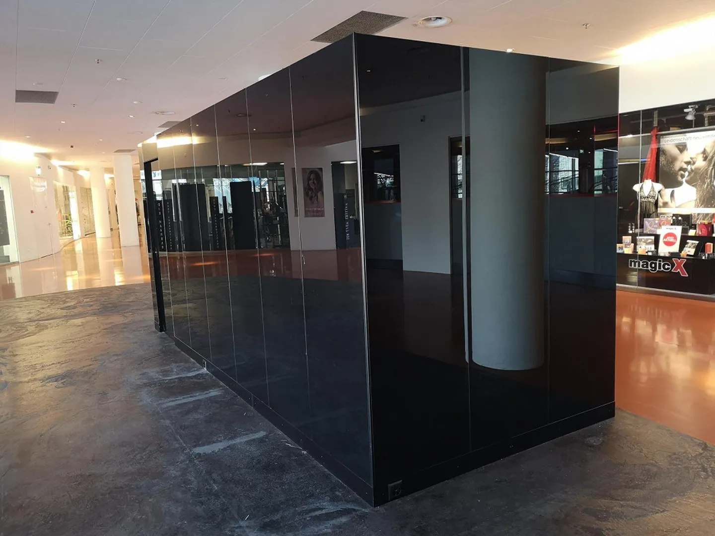 Espaces de vente de 100 à 250 m2 dans le Westcenter - Photo 9 sur 10
