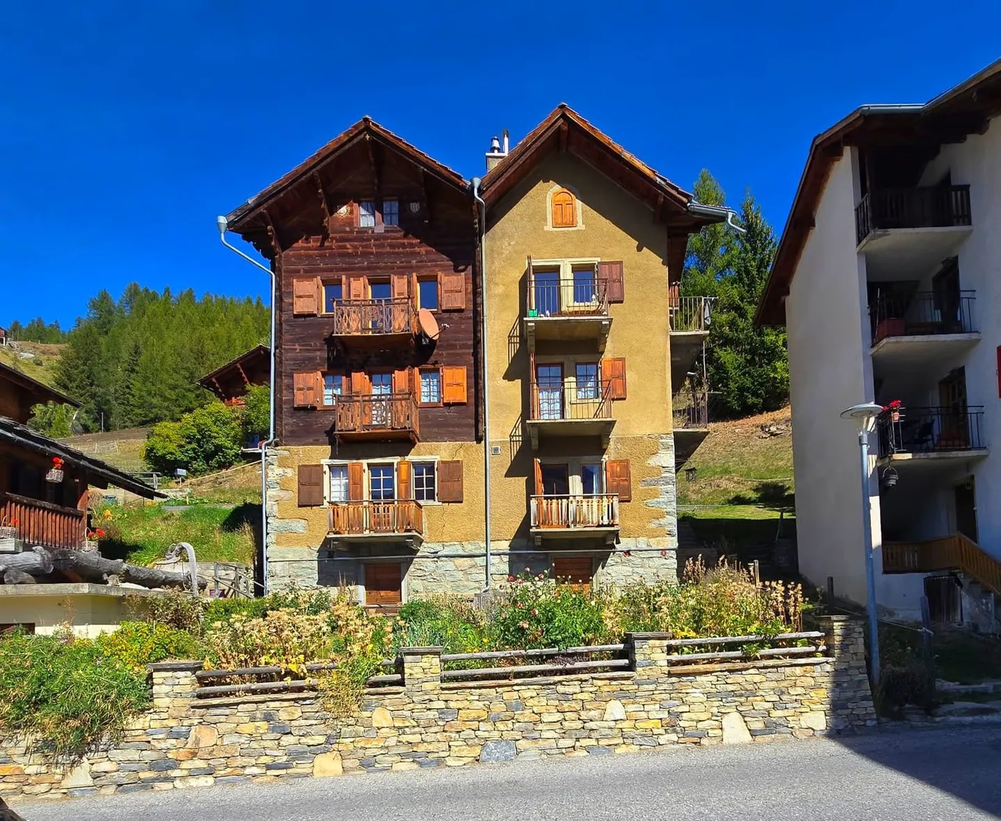 Charming apartment in Eison (Val d'Hérens) with a view, large garden and garage - Photo 14 of 20
