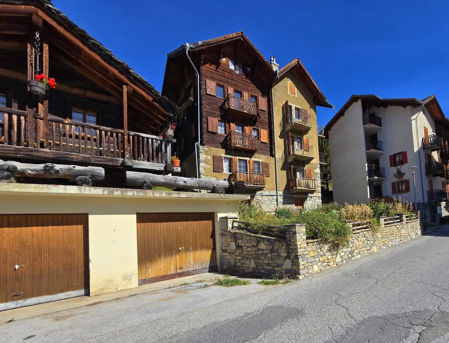 Charming apartment in Eison (Val d'Hérens) with a view, large garden and garage - Photo 18 of 20