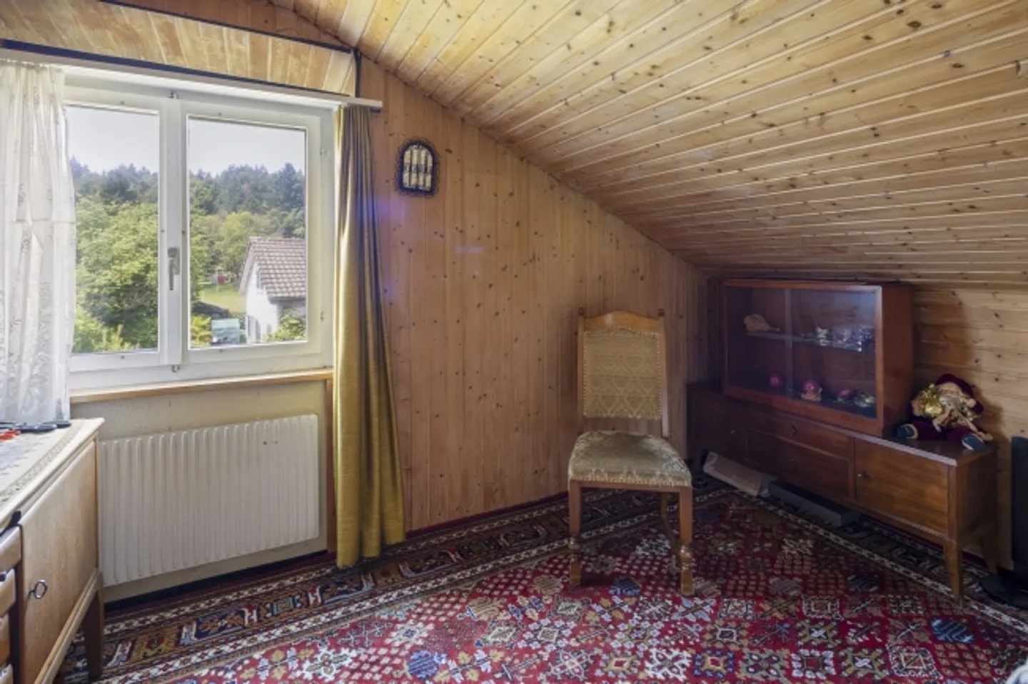 Gioiello segreto con grande giardino in posizione adatta alle famiglie - Foto 10 di 13