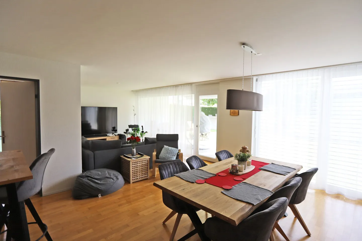 Bright 3.5-room apartment on the ground floor with garden seating area! - Photo 2 of 13