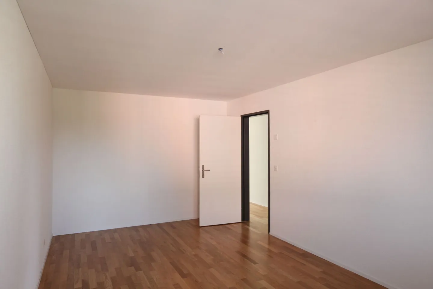 Bright 3.5-room apartment on the ground floor with garden seating area! - Photo 7 of 13
