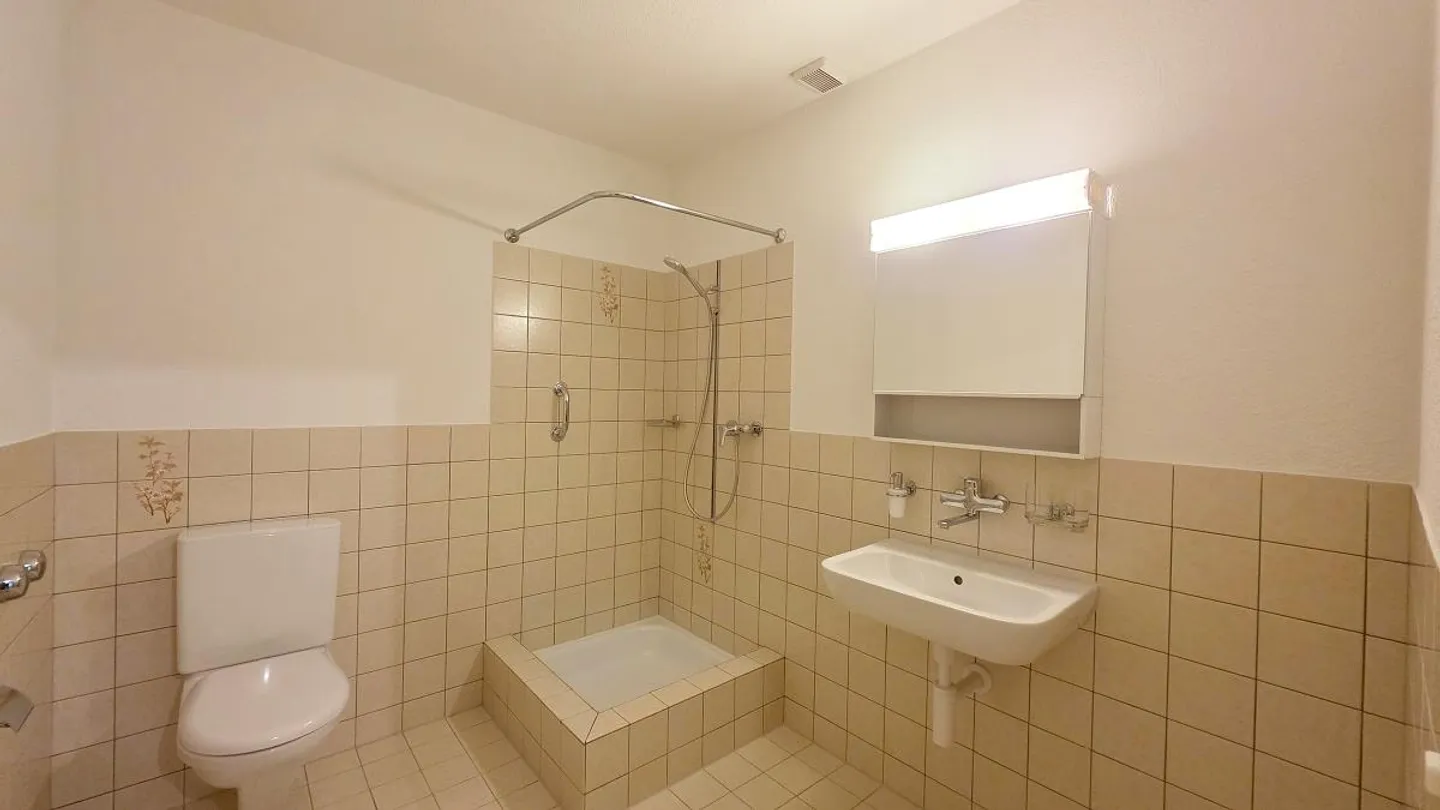 Ideal Family Apartment with Private Patio - Photo 8 of 12