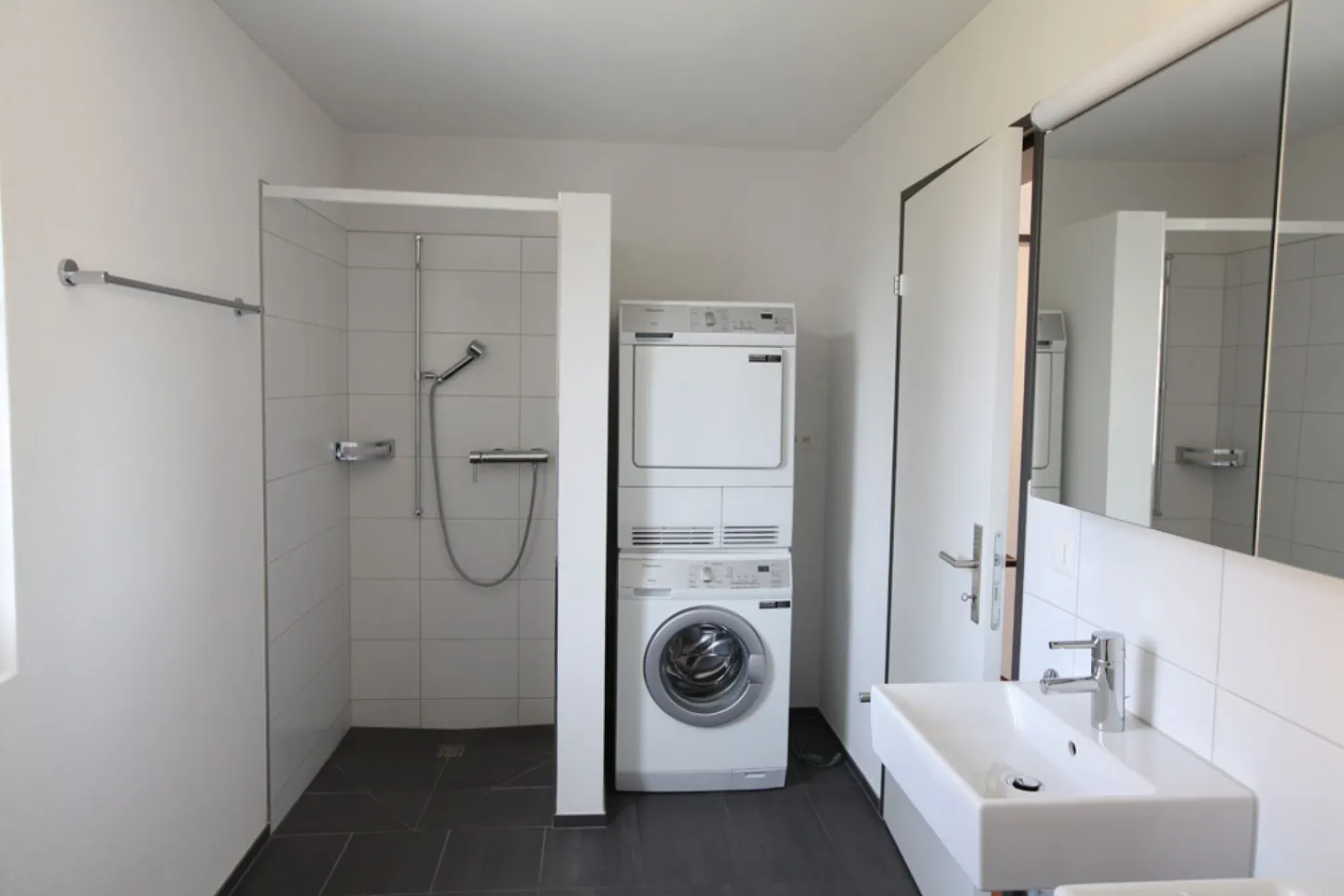 Bright 3.5-room apartment on the ground floor with garden seating area! - Photo 11 of 13