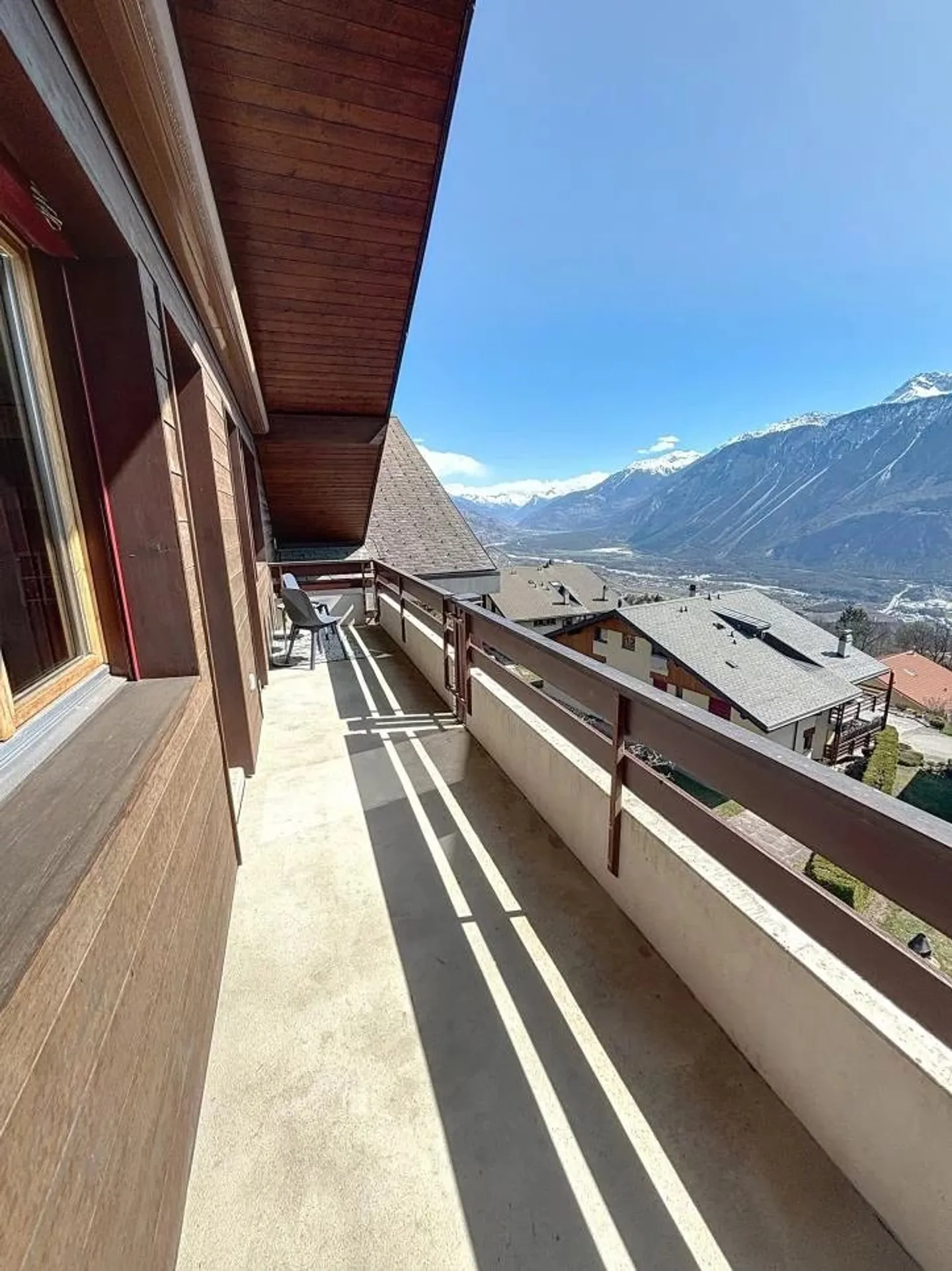 Exclusivité - Superbe attique de 5.5 pièces avec vue imprenable sur les montagne - Foto 6 di 15