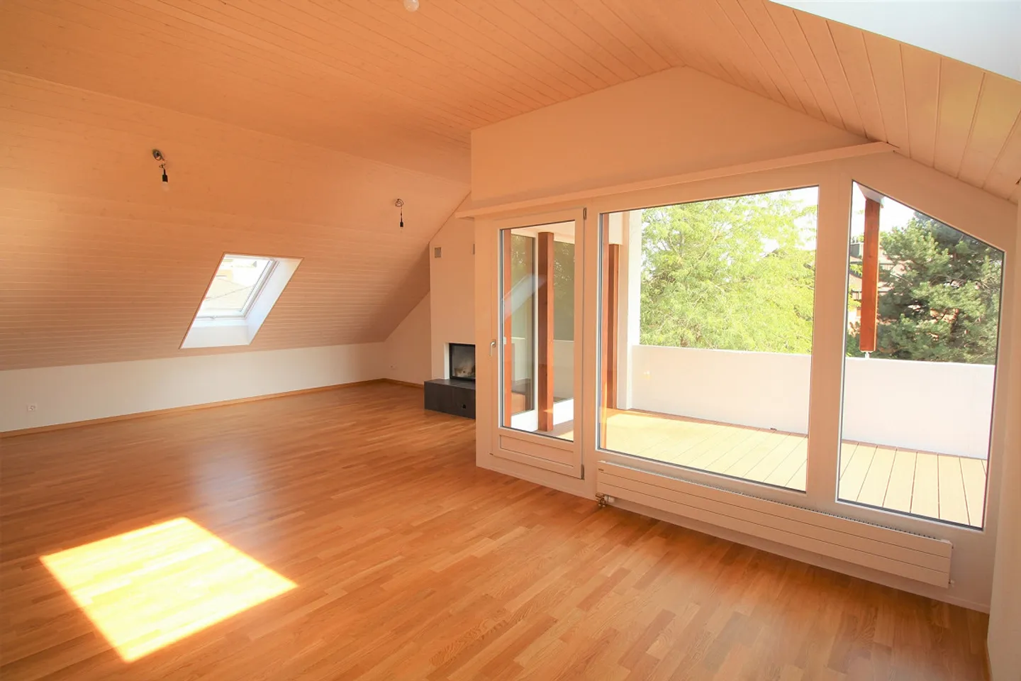 Appartamento mansardato, recentemente ristrutturato, grande e tranquillo, adiacente a Wil - Foto 3 di 17