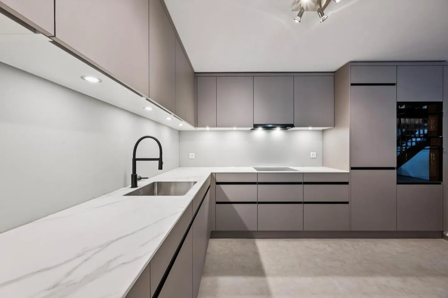 Appartement en duplex de 3,5 pièces récemment rénové de 174m2 - Photo 5 sur 12