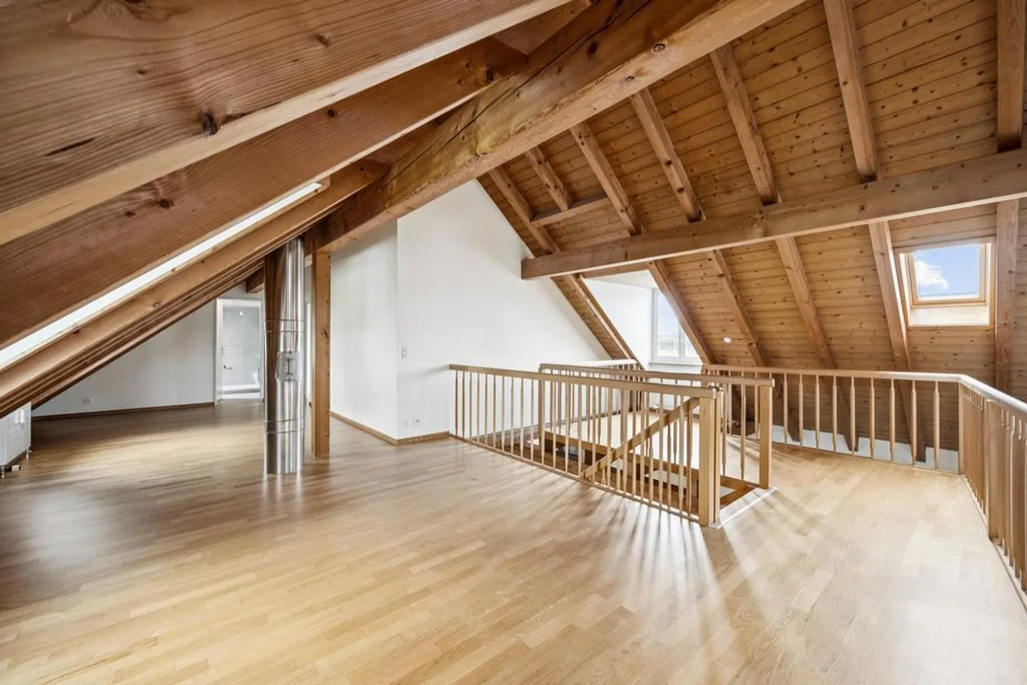 Appartement en duplex de 3,5 pièces récemment rénové de 174m2 - Photo 7 sur 12