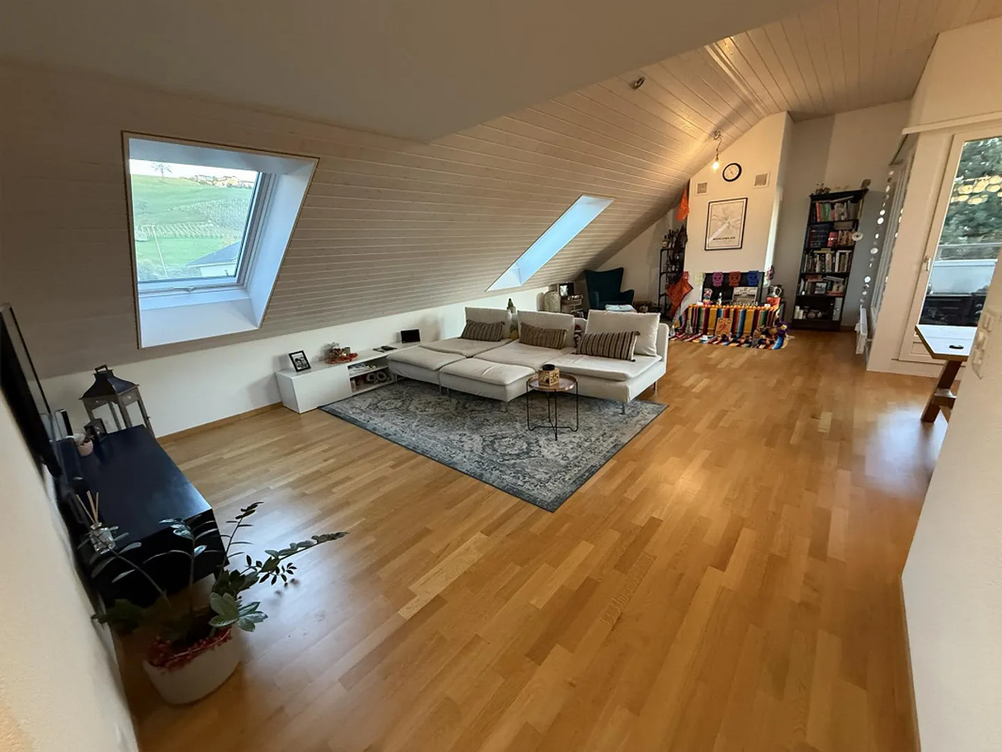 Appartamento mansardato, recentemente ristrutturato, grande e tranquillo, adiacente a Wil - Foto 4 di 17