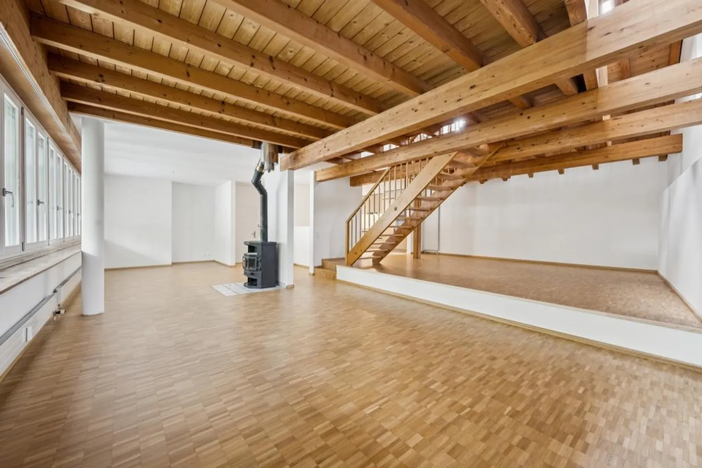 Appartement en duplex de 3,5 pièces récemment rénové de 174m2 - Photo 2 sur 12