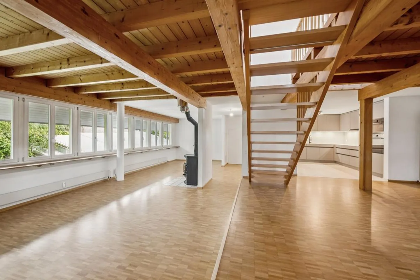 Appartement en duplex de 3,5 pièces récemment rénové de 174m2 - Photo 3 sur 12