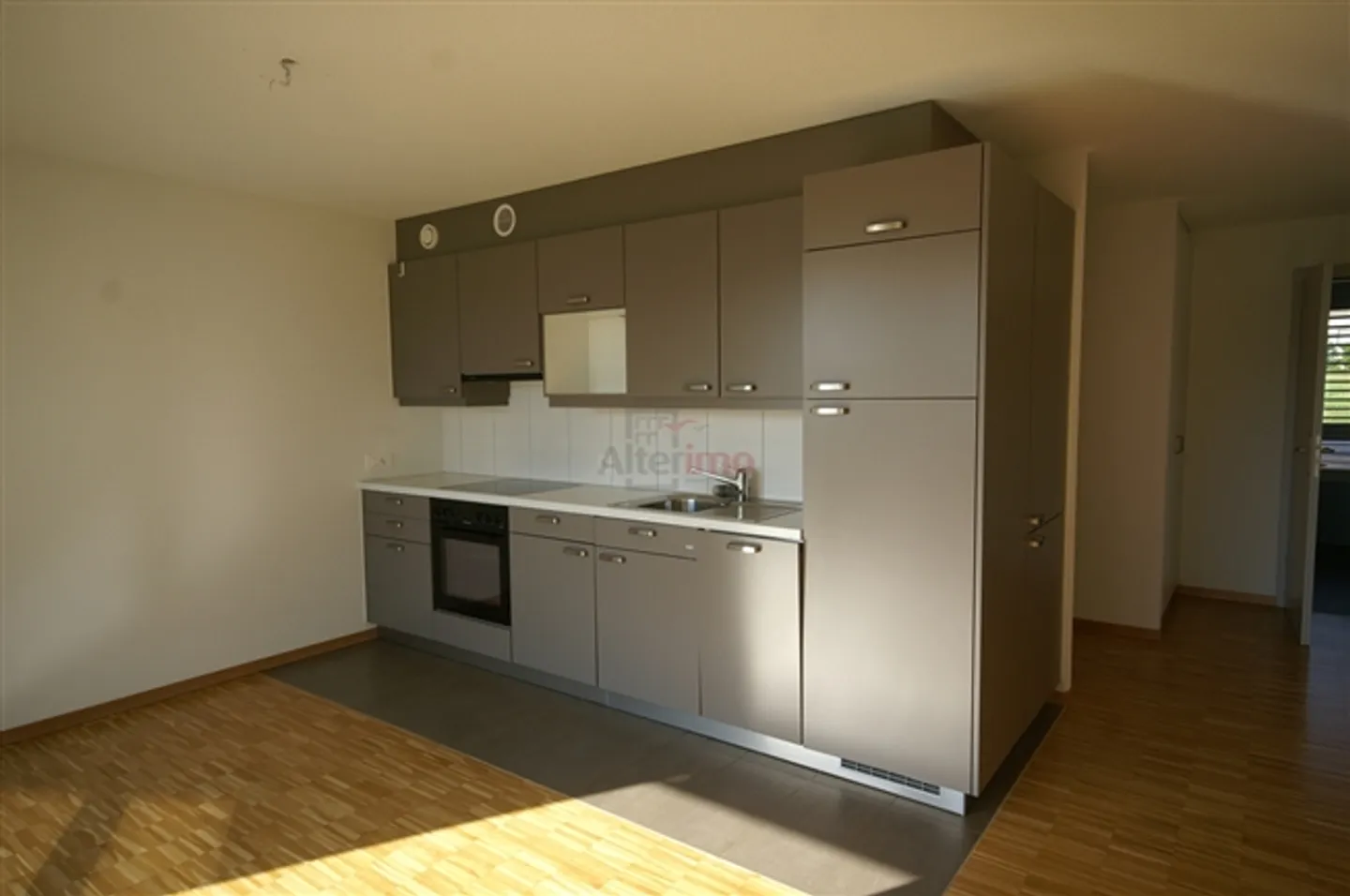 3 Rooms on the Ground Floor - Photo 2 of 5