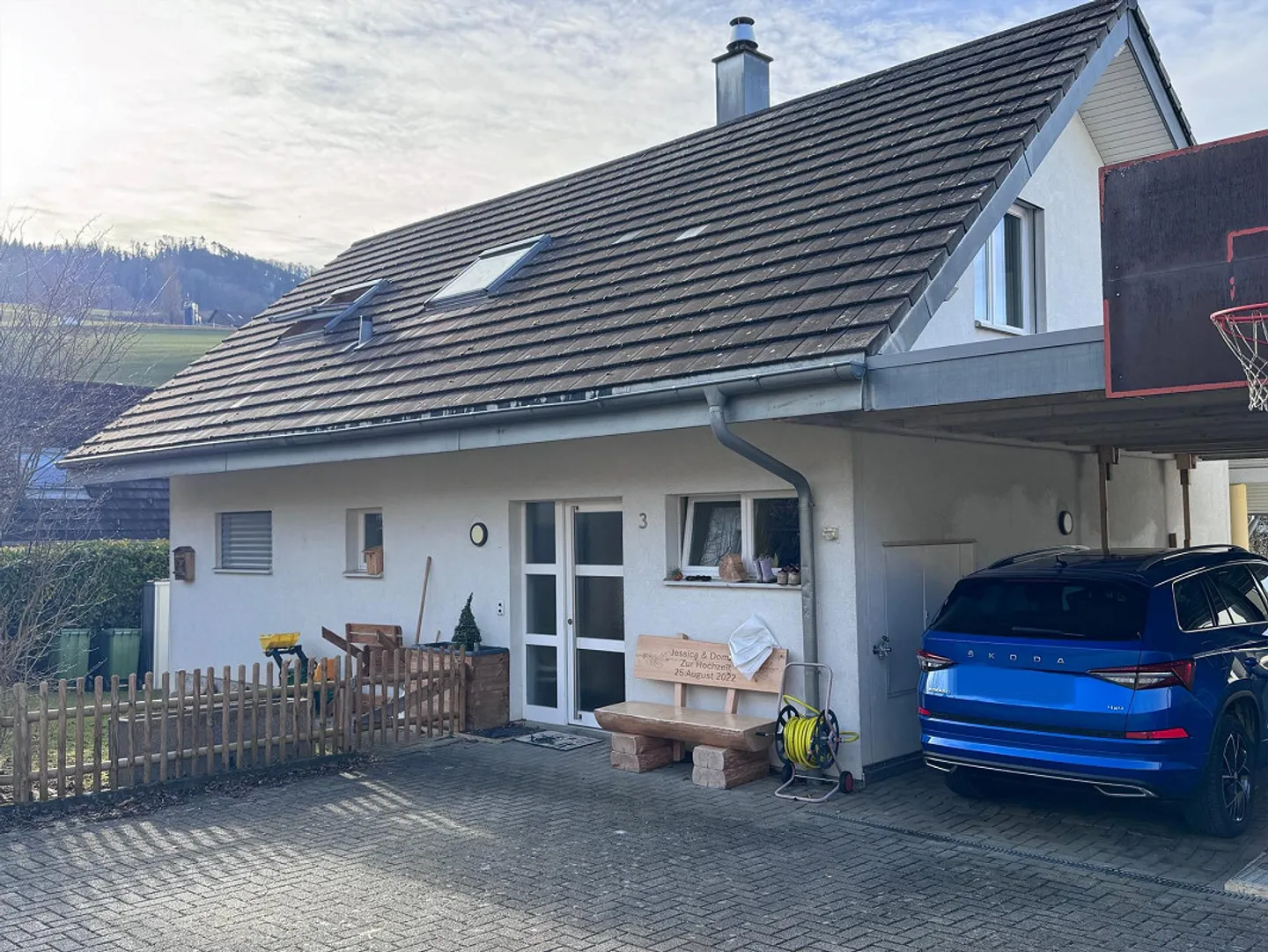 Maison individuelle de 6½ pièces avec appartement de 2½ pièces, emplacement ensoleillé sur la colline - Photo 2 sur 12