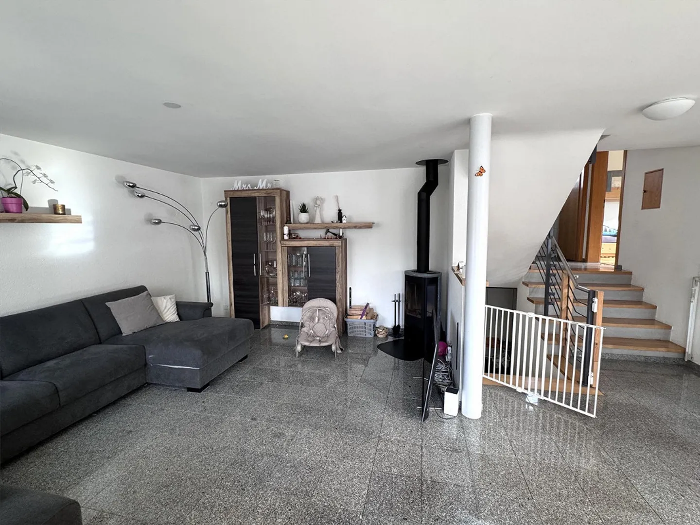 Maison individuelle de 6½ pièces avec appartement de 2½ pièces, emplacement ensoleillé sur la colline - Photo 5 sur 12