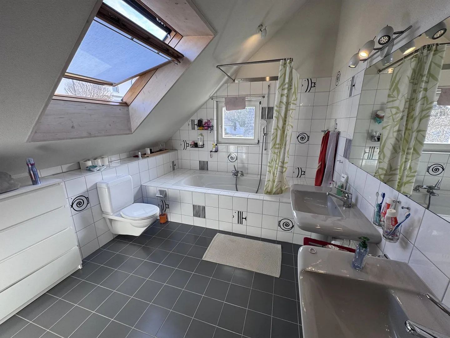 Maison individuelle de 6½ pièces avec appartement de 2½ pièces, emplacement ensoleillé sur la colline - Photo 7 sur 12