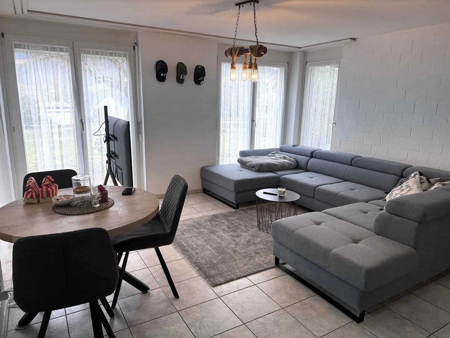 Maison individuelle de 6½ pièces avec appartement de 2½ pièces, emplacement ensoleillé sur la colline - Photo 10 sur 12