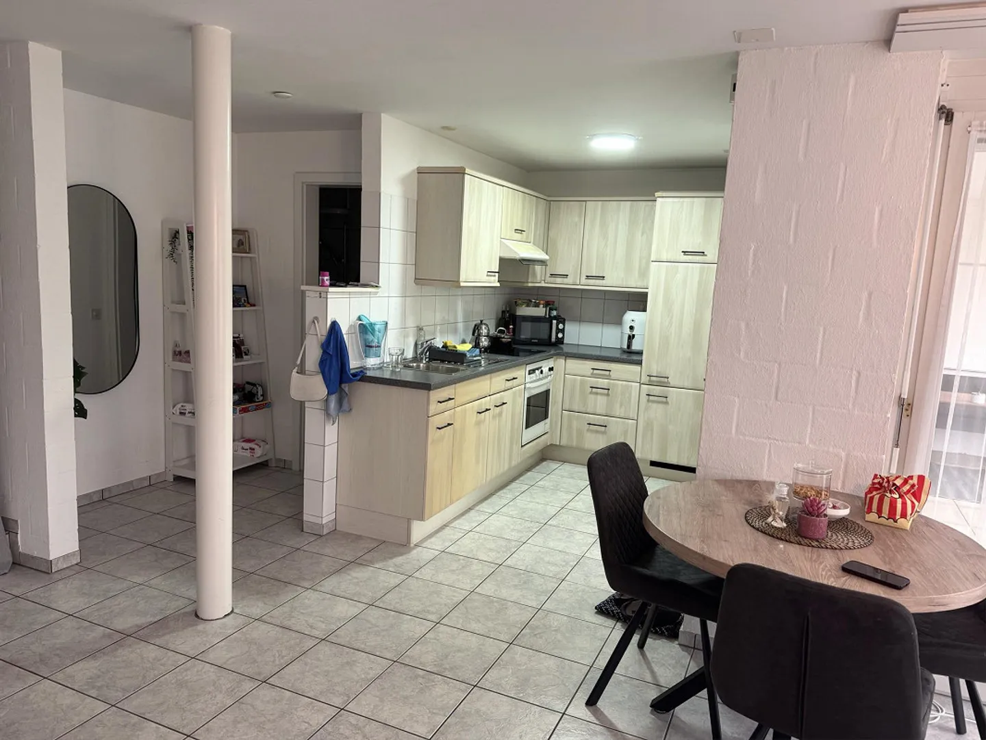 Maison individuelle de 6½ pièces avec appartement de 2½ pièces, emplacement ensoleillé sur la colline - Photo 11 sur 12