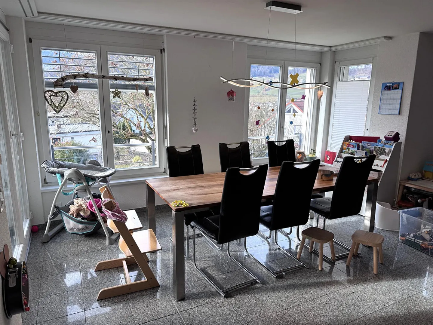 Maison individuelle de 6½ pièces avec appartement de 2½ pièces, emplacement ensoleillé sur la colline - Photo 6 sur 12