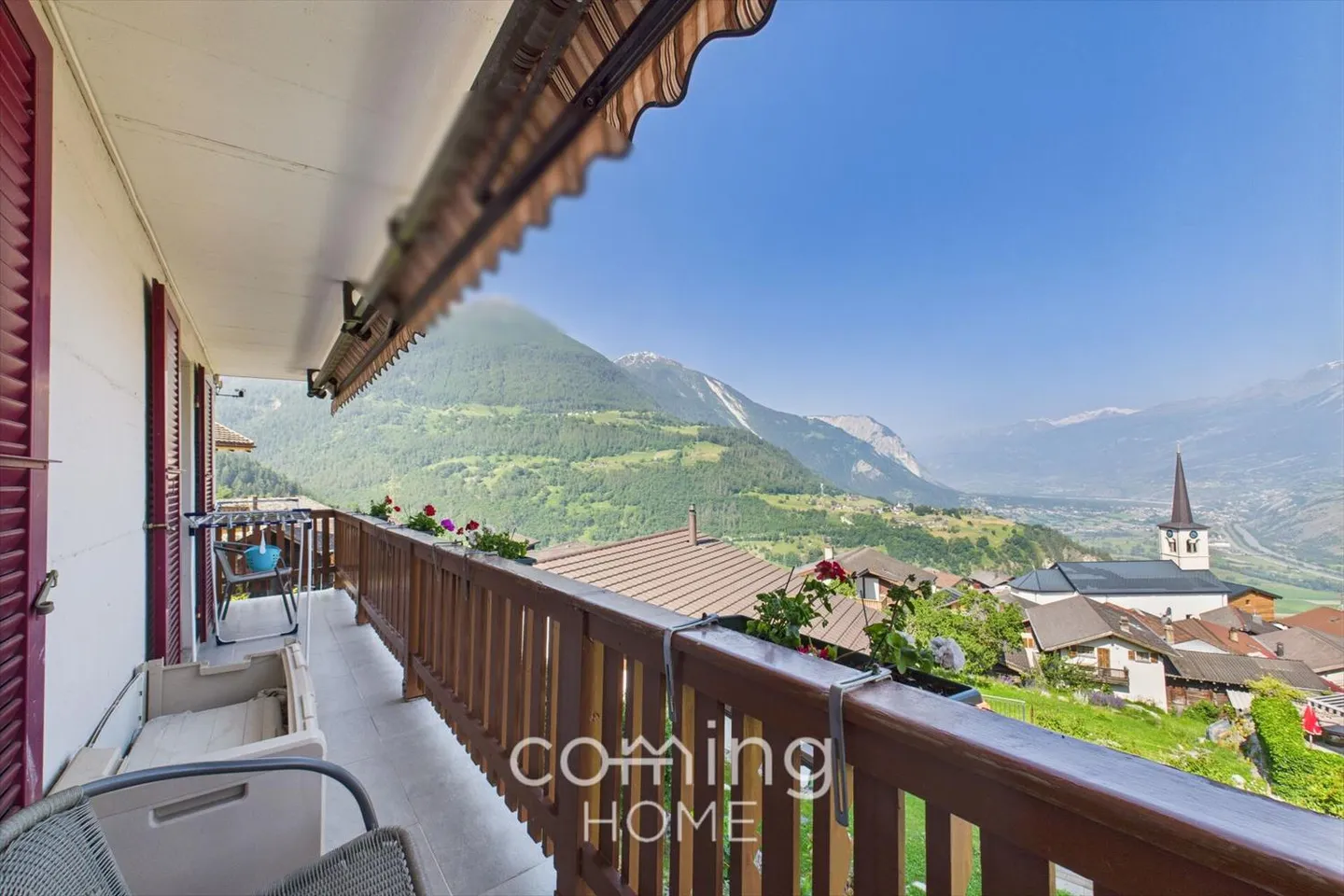 Living above the Rhone Valley: Renovated 3.5-room apartment in Ergisch with panoramic view - Photo 2 of 9