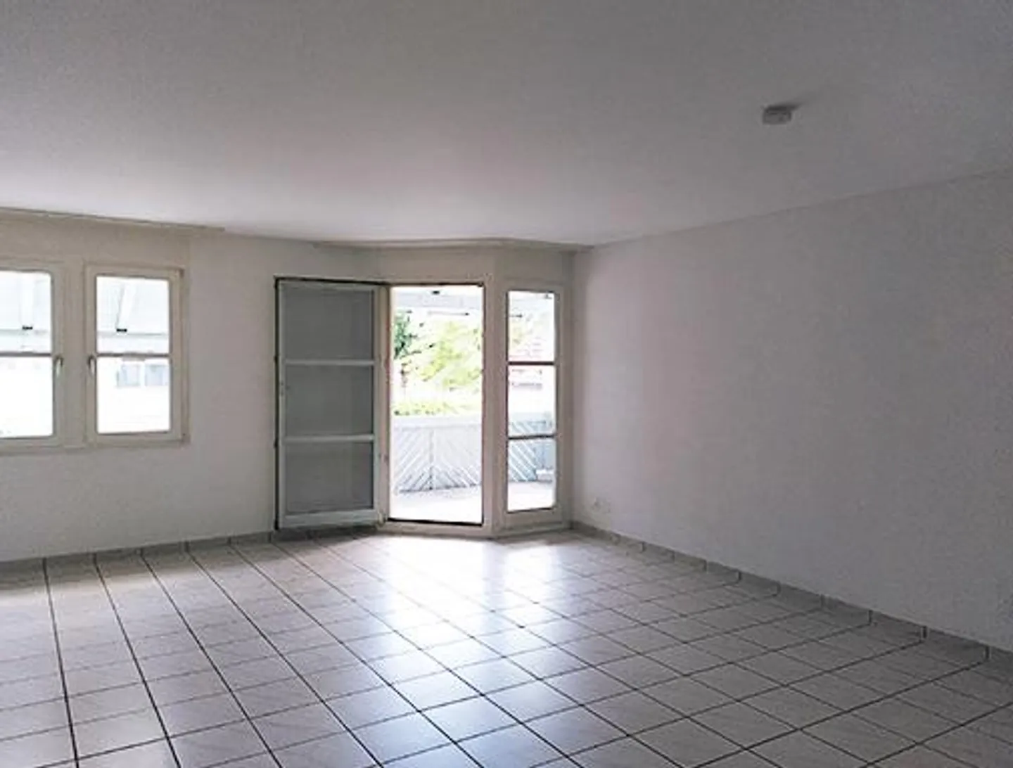 Charmante Wohnung mit Balkon - Foto 2 von 7