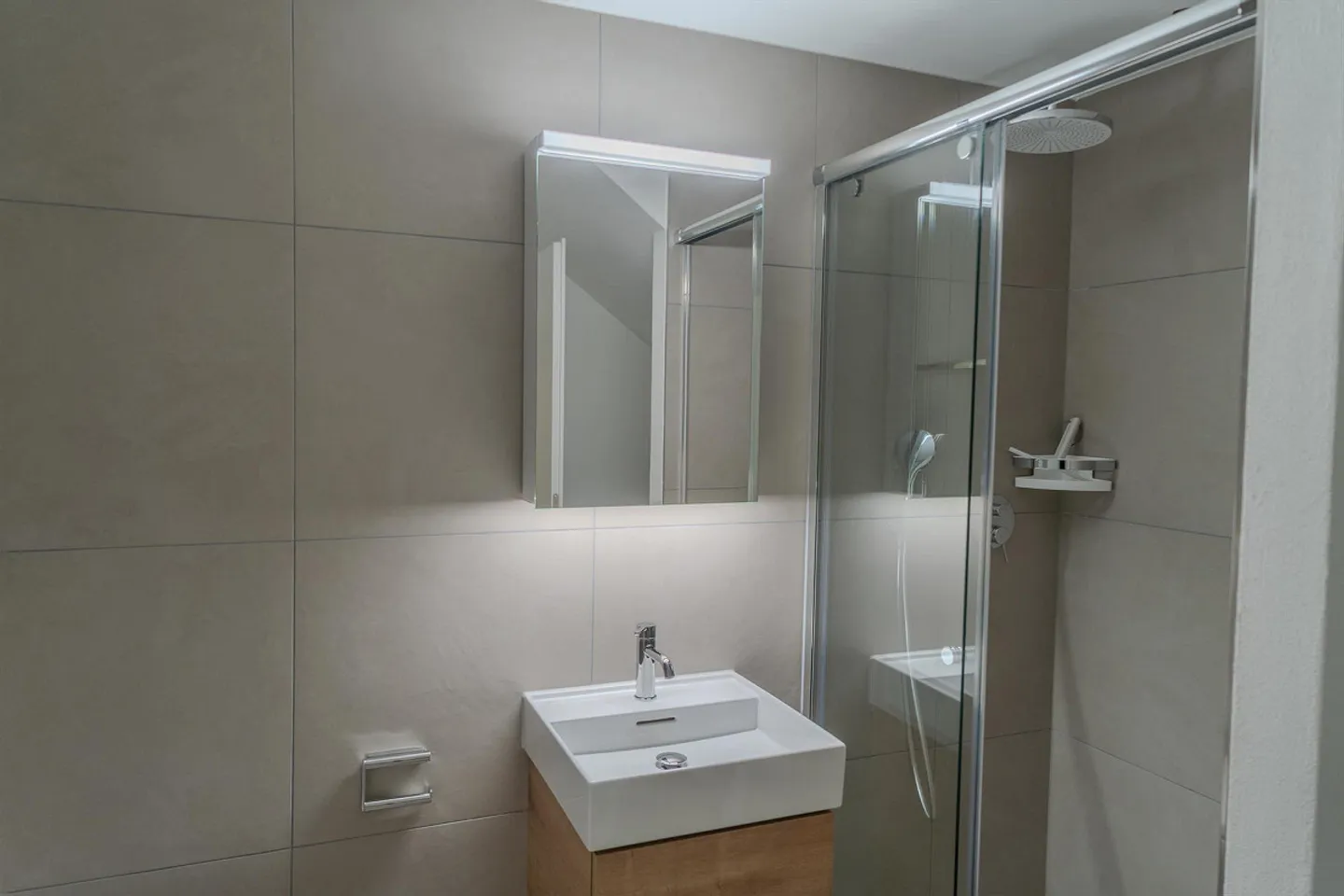 Modern 2.5-room apartment with terrace and panoramic view - Photo 6 of 18