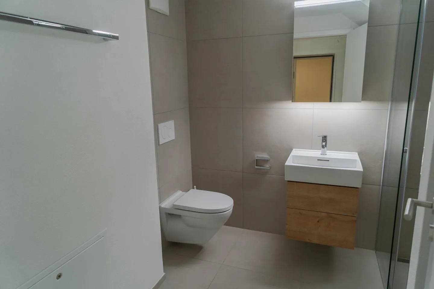 Modern 2.5-room apartment with terrace and panoramic view - Photo 7 of 18
