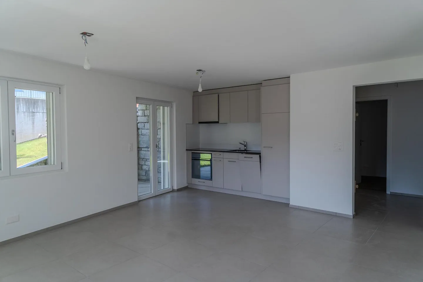 Modern 2.5-room apartment with terrace and panoramic view - Photo 4 of 18
