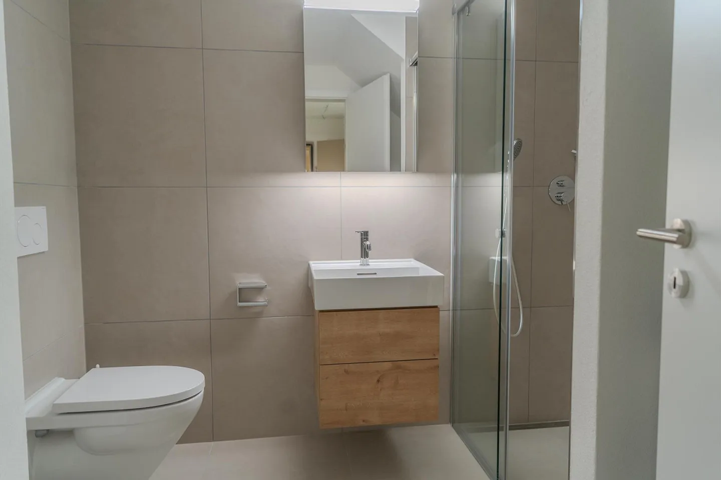 Modern 2.5-room apartment with terrace and panoramic view - Photo 9 of 18