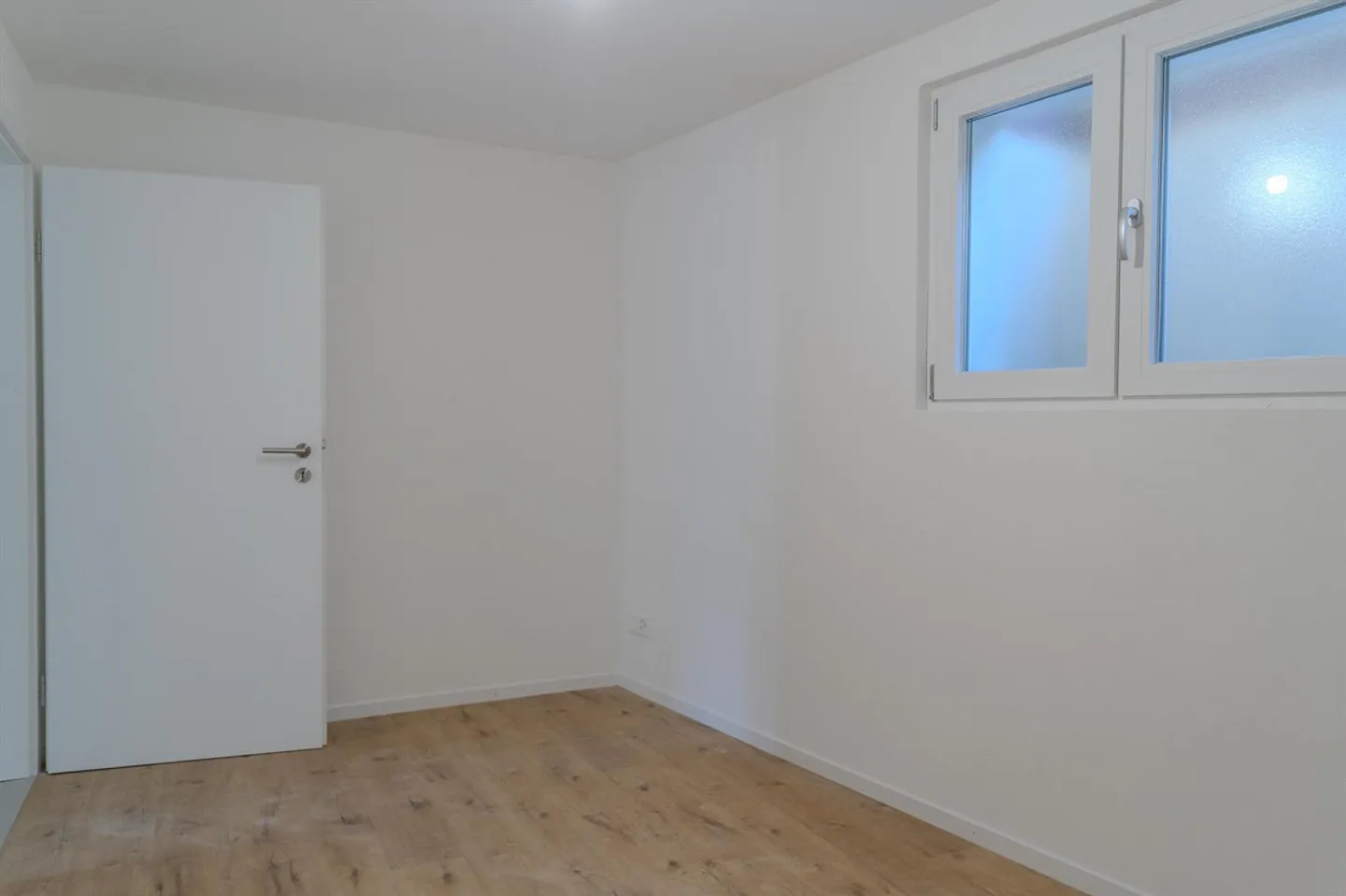 Modern 2.5-room apartment with terrace and panoramic view - Photo 12 of 18