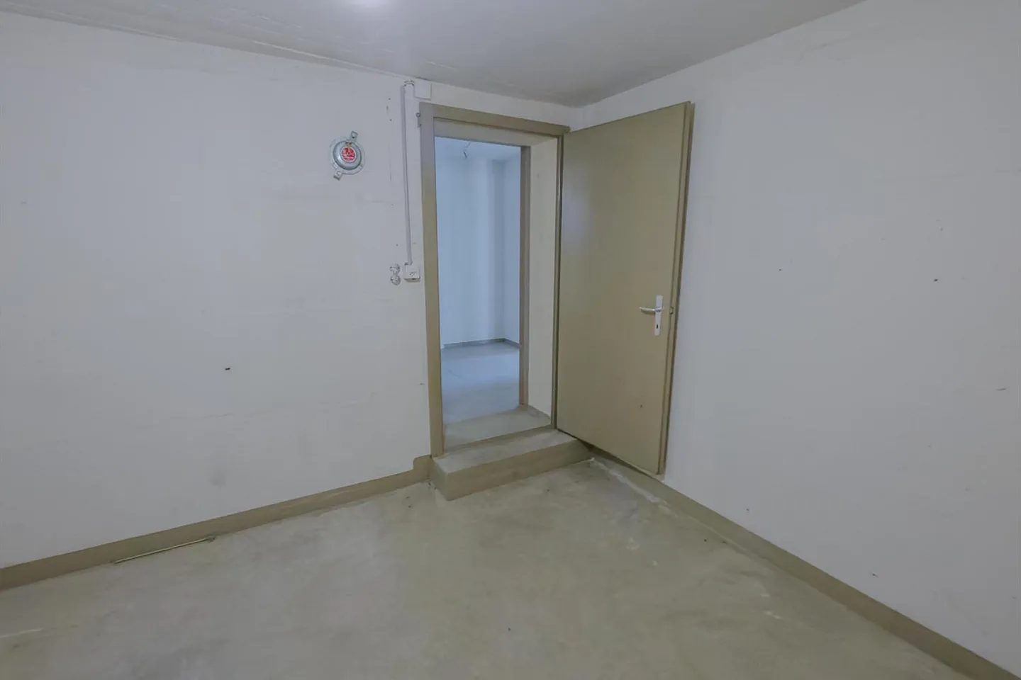 Modern 2.5-room apartment with terrace and panoramic view - Photo 14 of 18