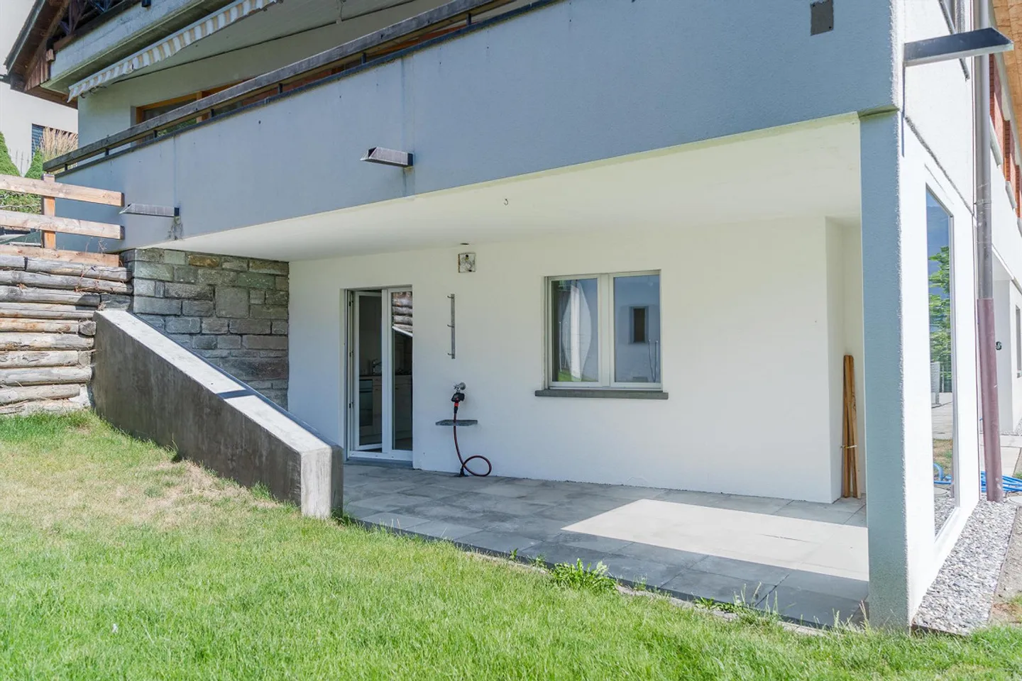 Modern 2.5-room apartment with terrace and panoramic view - Photo 15 of 18