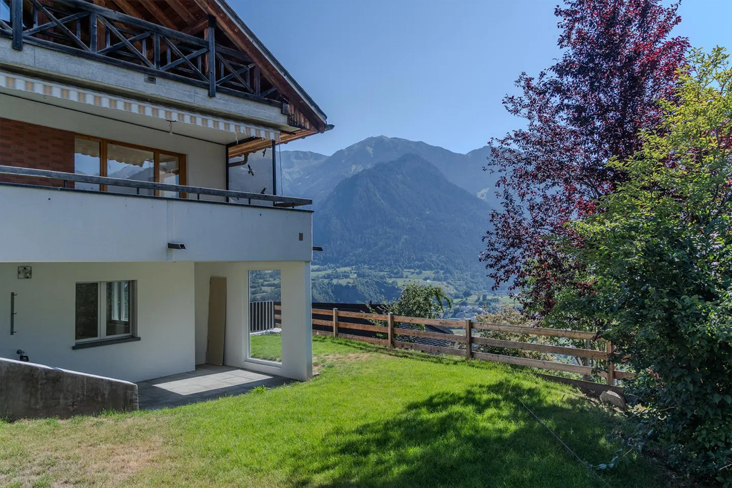 Modern 2.5-room apartment with terrace and panoramic view - Photo 16 of 18