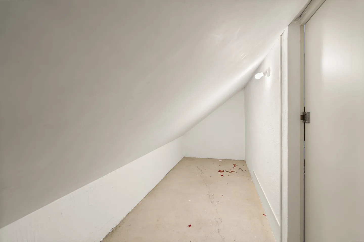 Magnificent Villa for Renovation in the Heart of the Vineyards with Exceptional Views of the Lake and the Alps - Photo 13 of 15