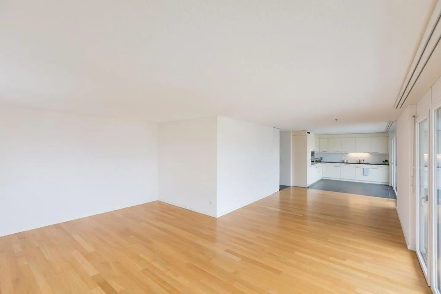 Appartamento attico soleggiato in affitto - Foto 4 di 8