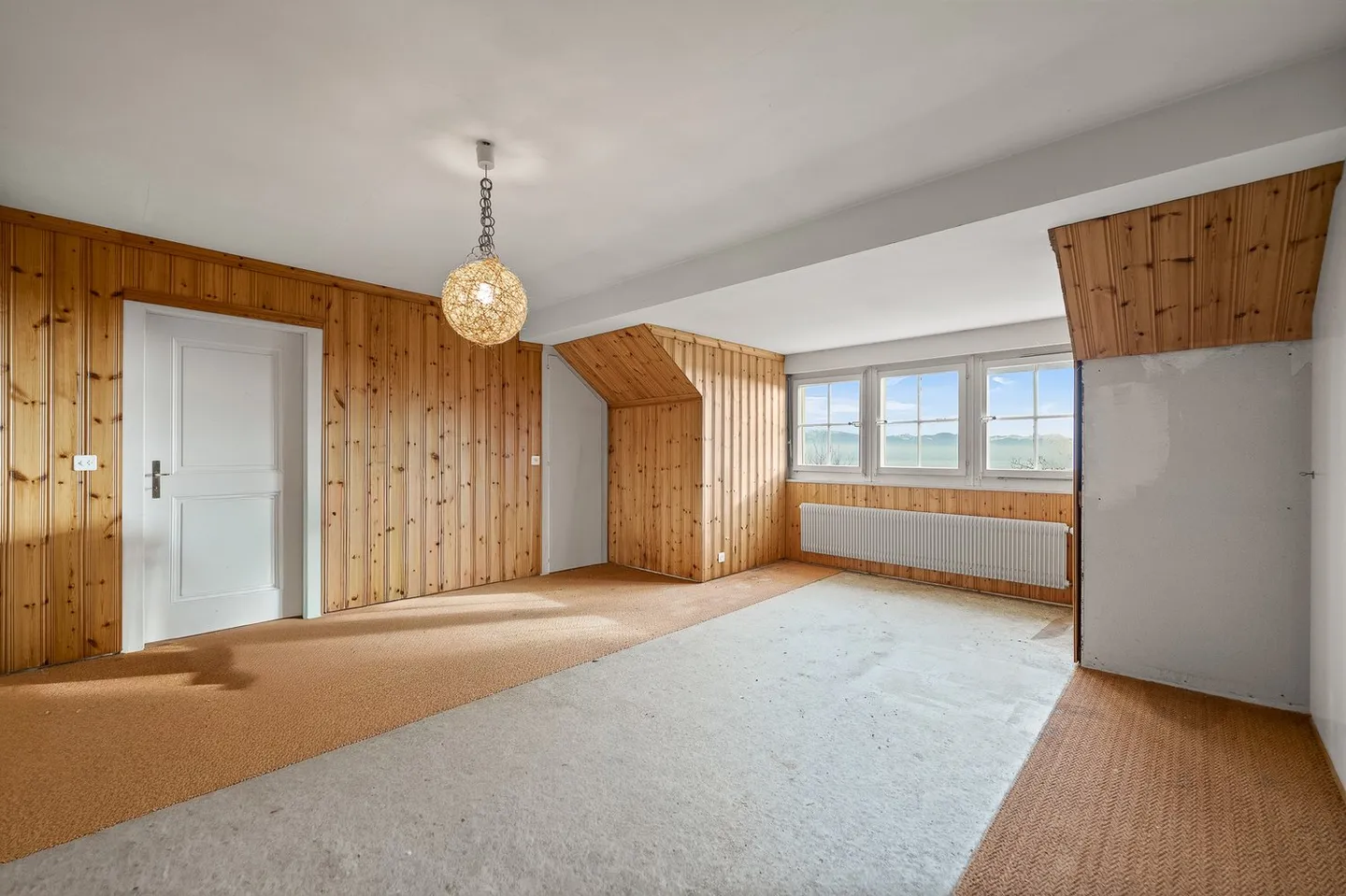 Magnificent Villa for Renovation in the Heart of the Vineyards with Exceptional Views of the Lake and the Alps - Photo 14 of 15