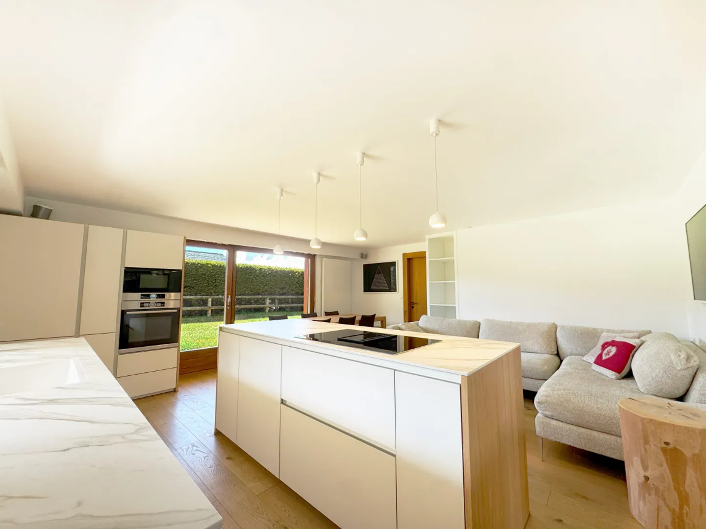 Appartamento in vendita - Foto 2 di 8