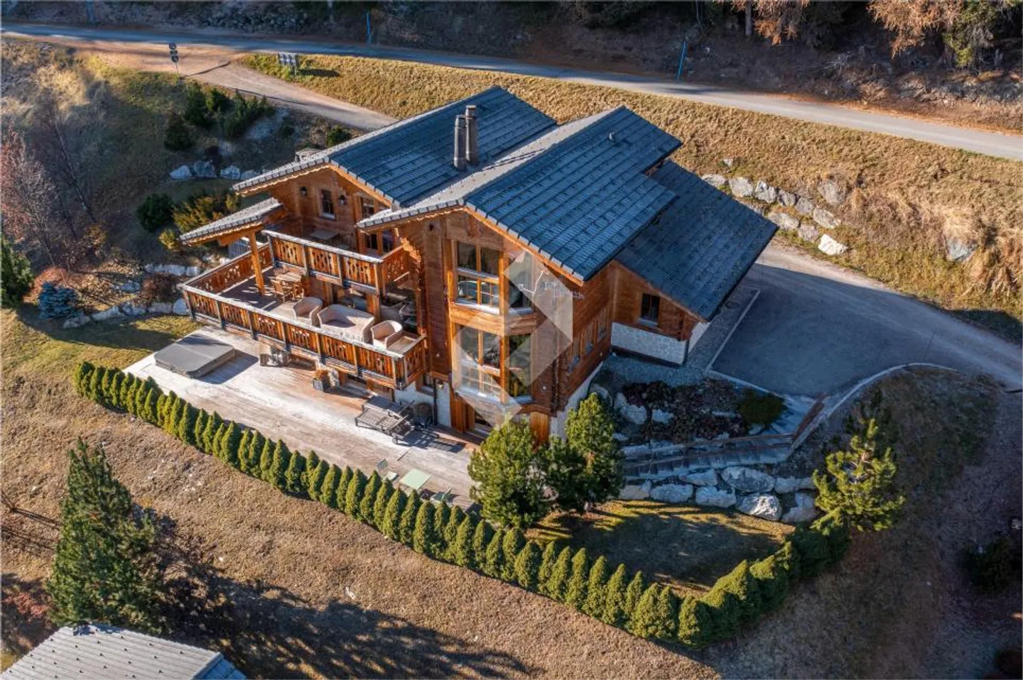 Chalet magnifique de haut standing avec vue panoramique sur les Alpes - Photo 2 sur 13