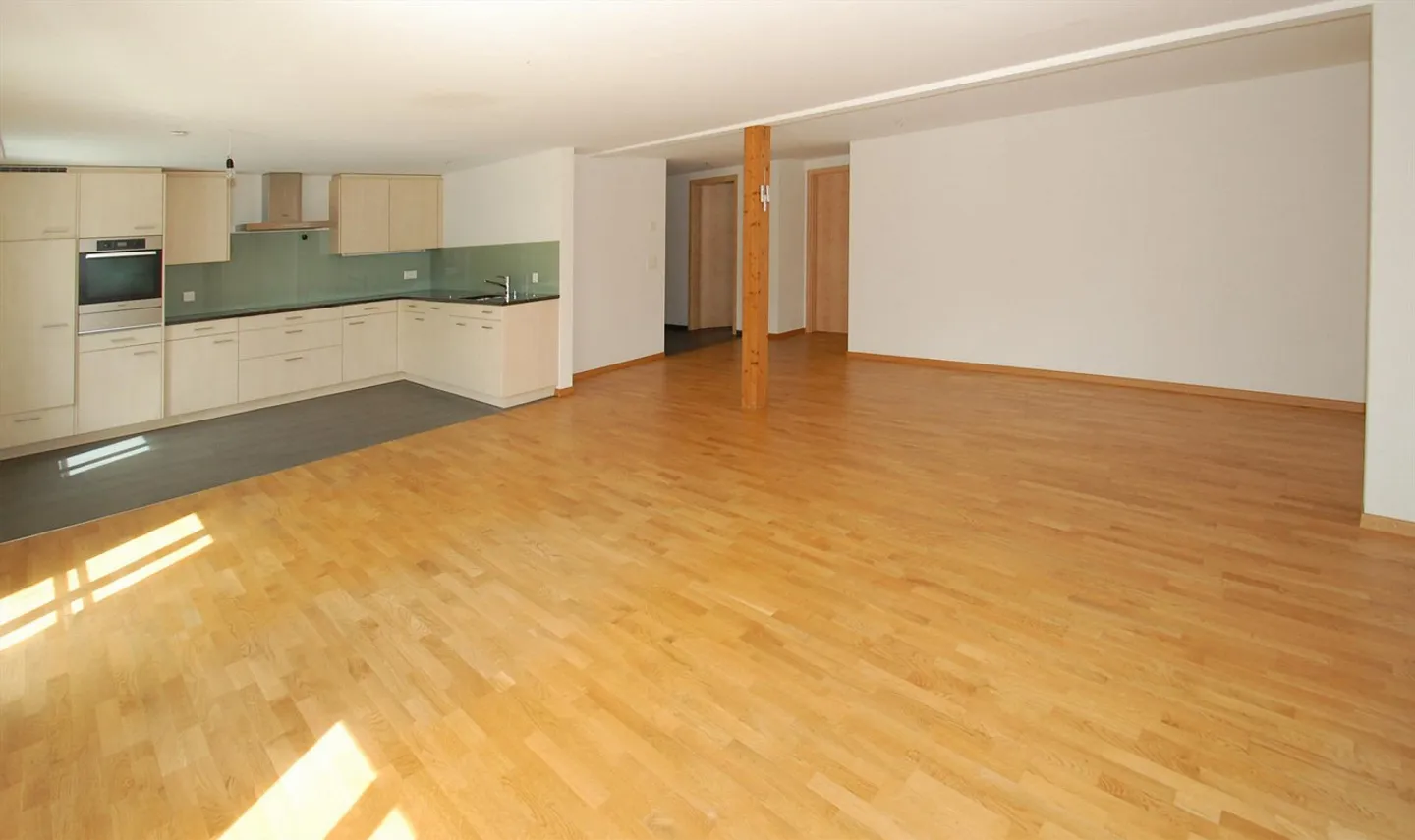 Appartement ensoleillé de 4½ pièces avec espace jardin - Photo 4 sur 14
