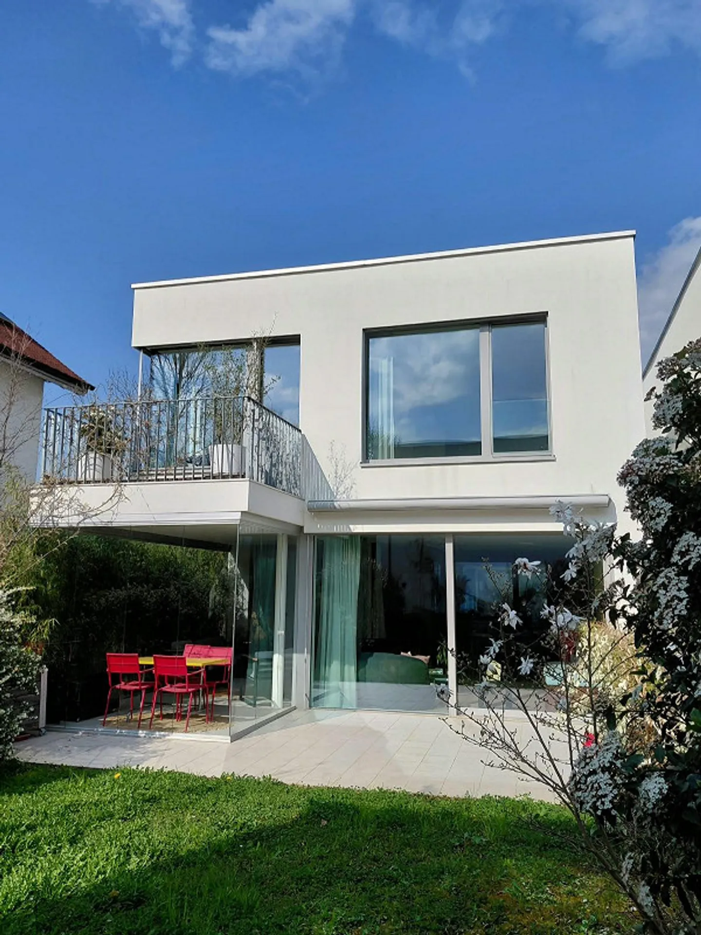 Modernes Einfamilienhaus mit Stadtblick - Foto 1 von 15