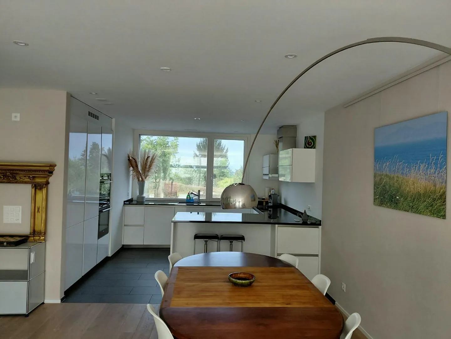 Modernes Einfamilienhaus mit Stadtblick - Foto 2 von 15