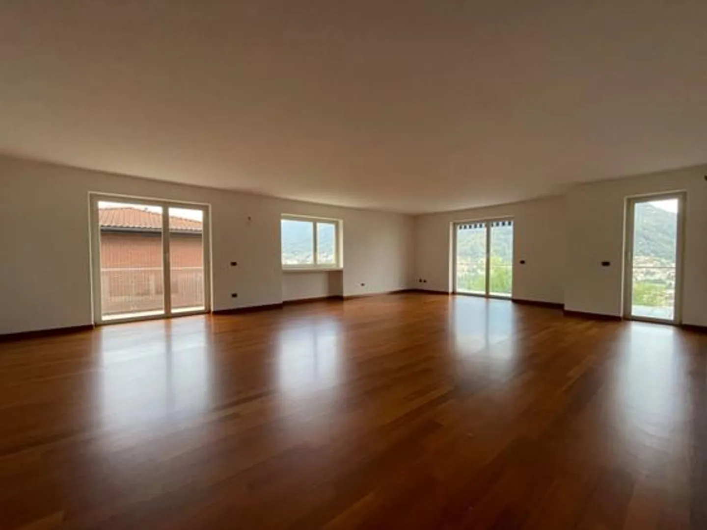 Appartement spectaculaire avec vue sur le lac - Porza - Photo 4 sur 16