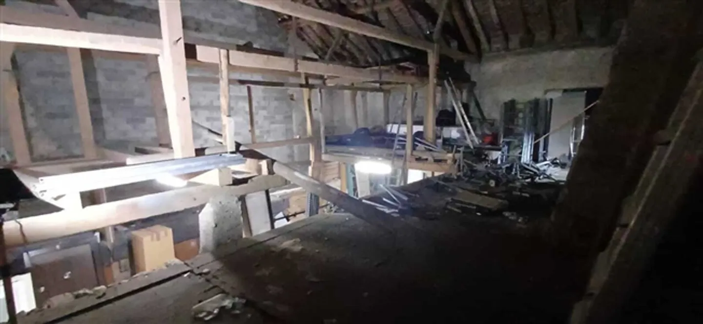 «Vieille bâtisse à vendre comme dépôt avec potentiel résidentiel» - Photo 2 sur 5