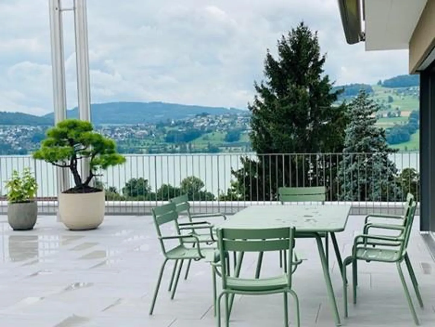Stunning Attic Apartment with Lake View - Photo 8 of 11