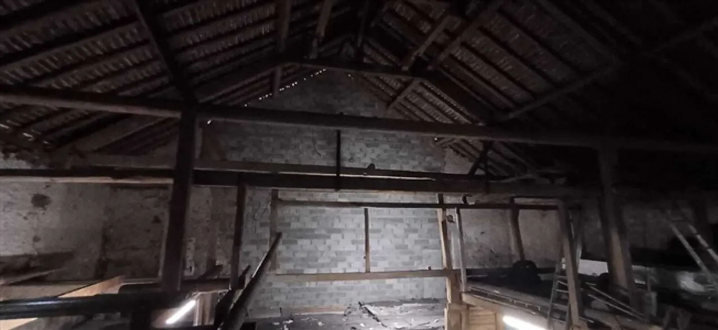 «Vieille bâtisse à vendre comme dépôt avec potentiel résidentiel» - Photo 5 sur 5