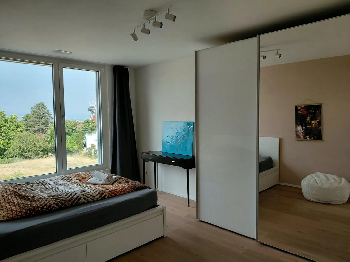 Modernes Einfamilienhaus mit Stadtblick - Foto 7 von 15