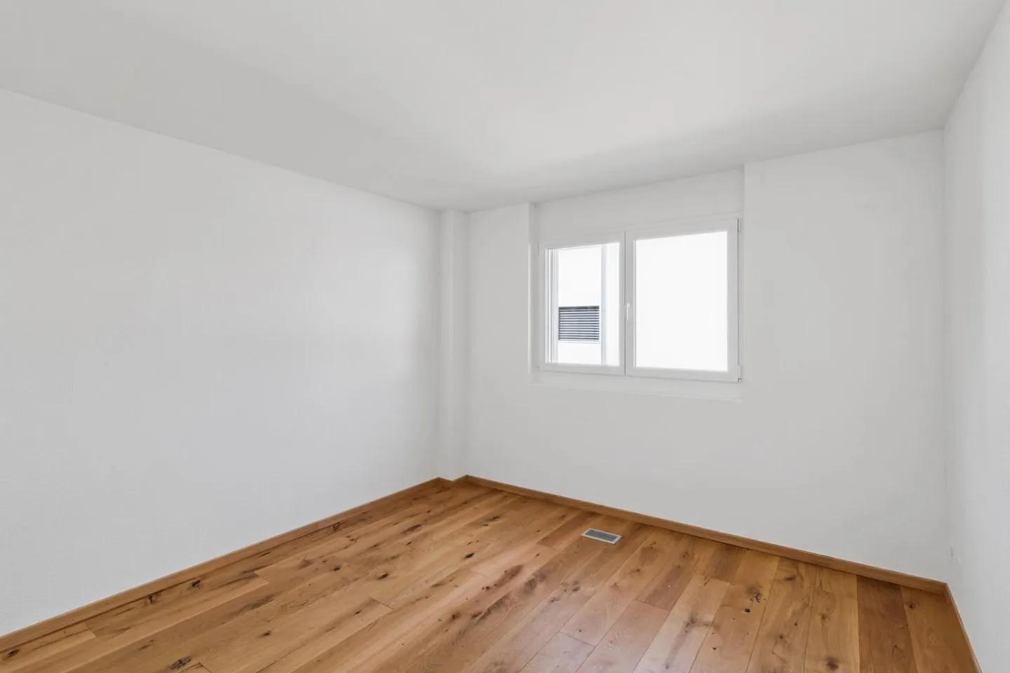 Modern apartment in a Minergie building in Chailly - Photo 6 of 9