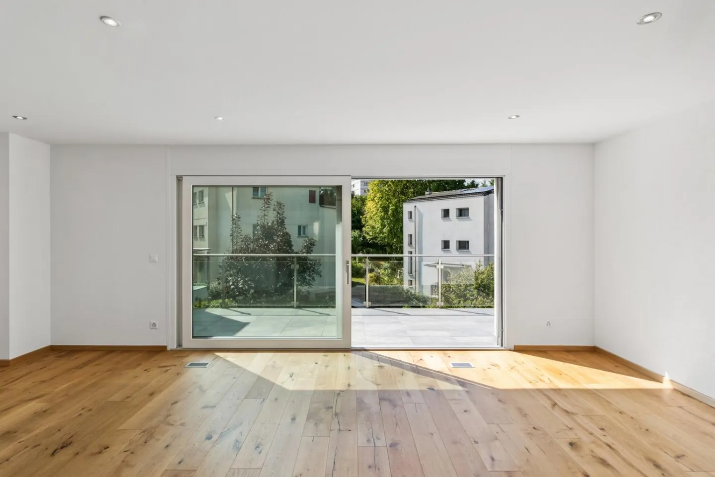 Modern apartment in a Minergie building in Chailly - Photo 2 of 9