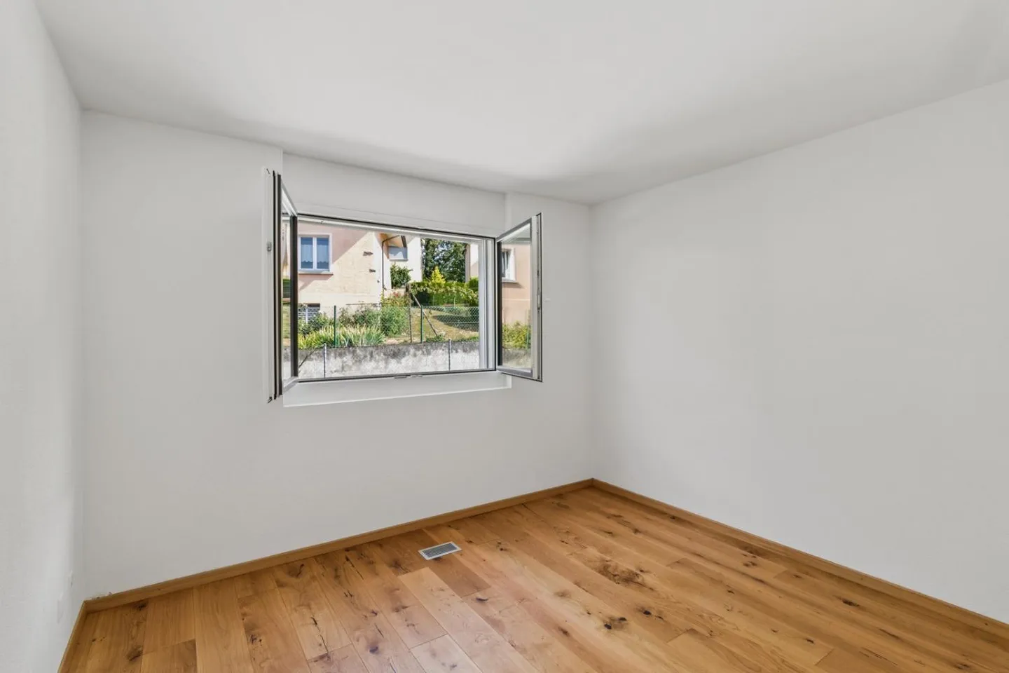 Modern apartment in a Minergie building in Chailly - Photo 5 of 9